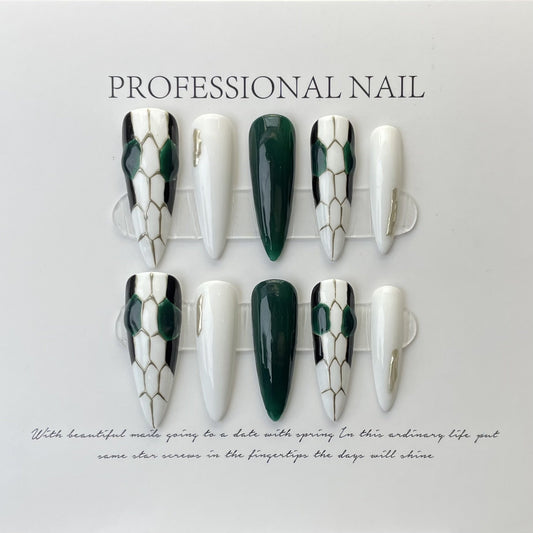 Green Snake Press on Nail - Laura MarlaPress on Nail