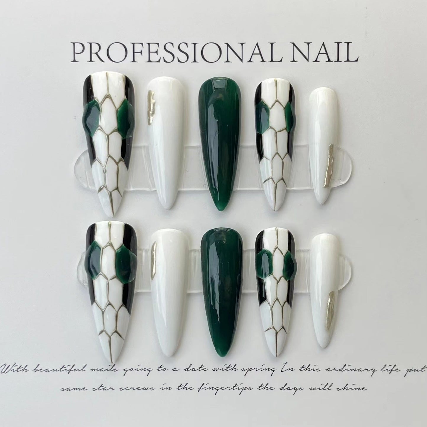 Green Snake Press on Nail - Laura MarlaPress on Nail
