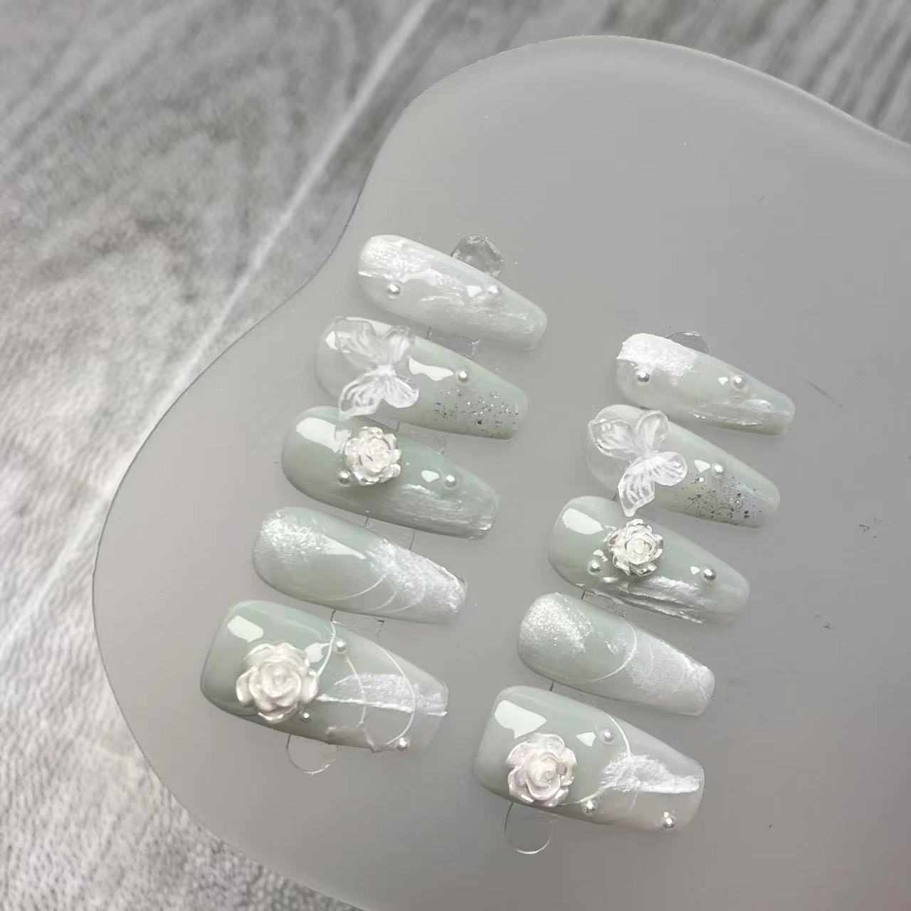 Ice-soaked Dream Cold Butterfly Press on Nail - Laura MarlaPress on Nail